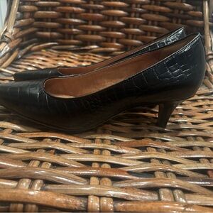 Clarks Clark's Sage Copper Crocodile
Leather Pump
Clarks
Size: 8 Black